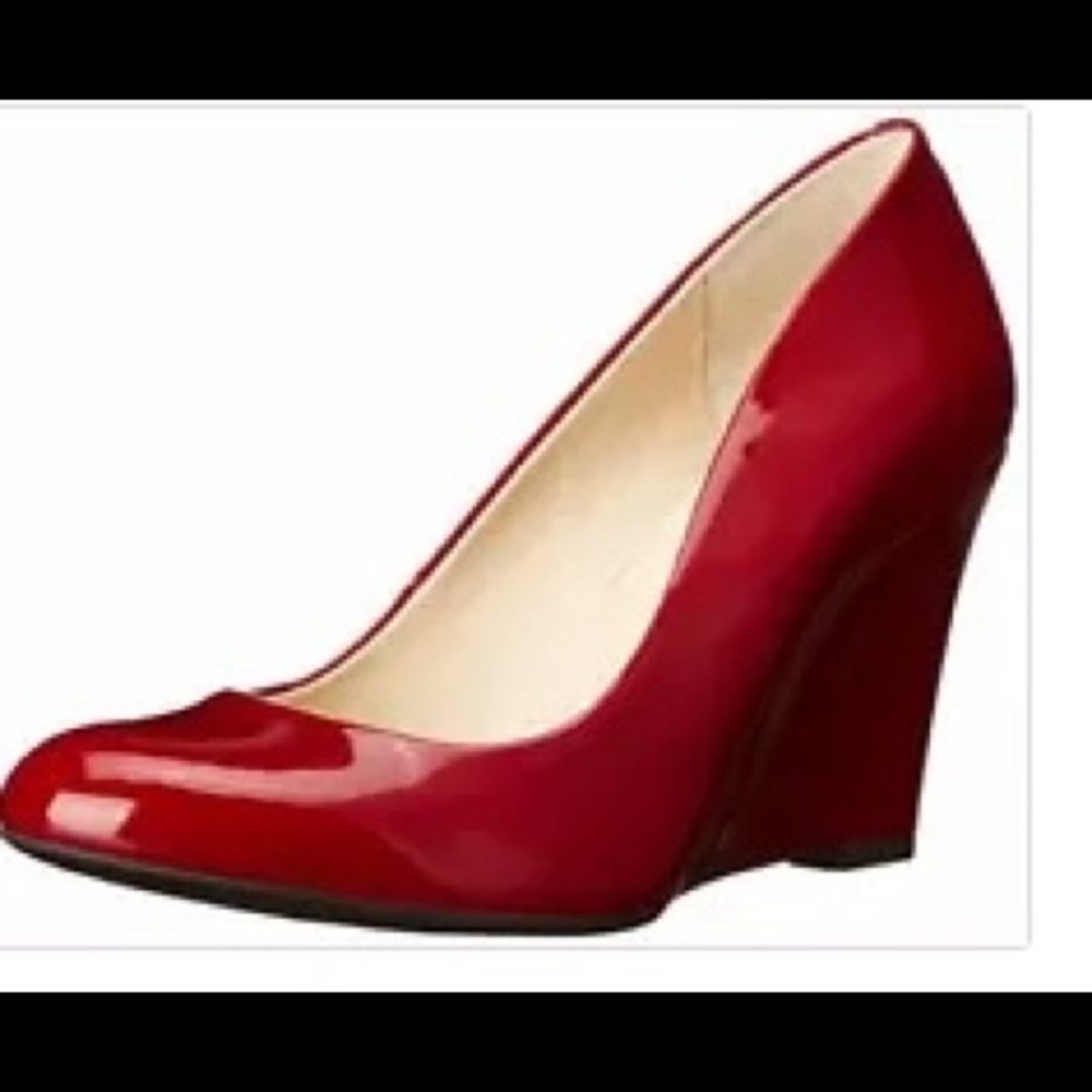 NWOT Jessica Simpson Wedge, size 7.5, Red.